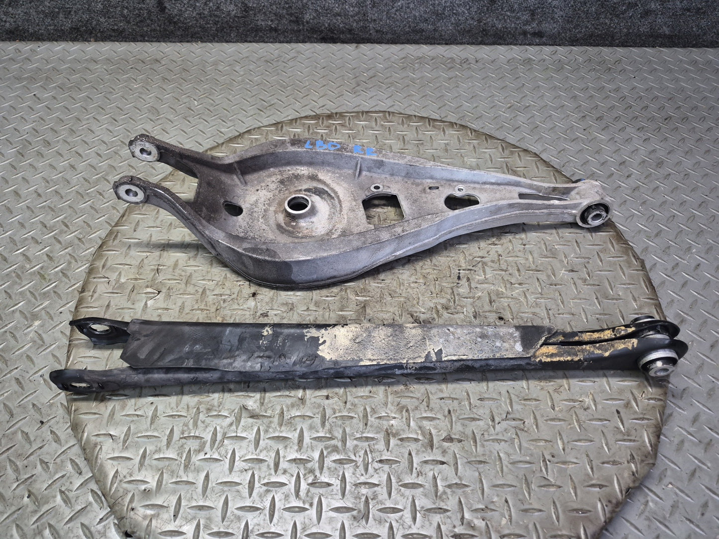 01-06 BMW E46 330Ci RWD Set of 2 Rear Right Upper & Lower Control Arm OEM