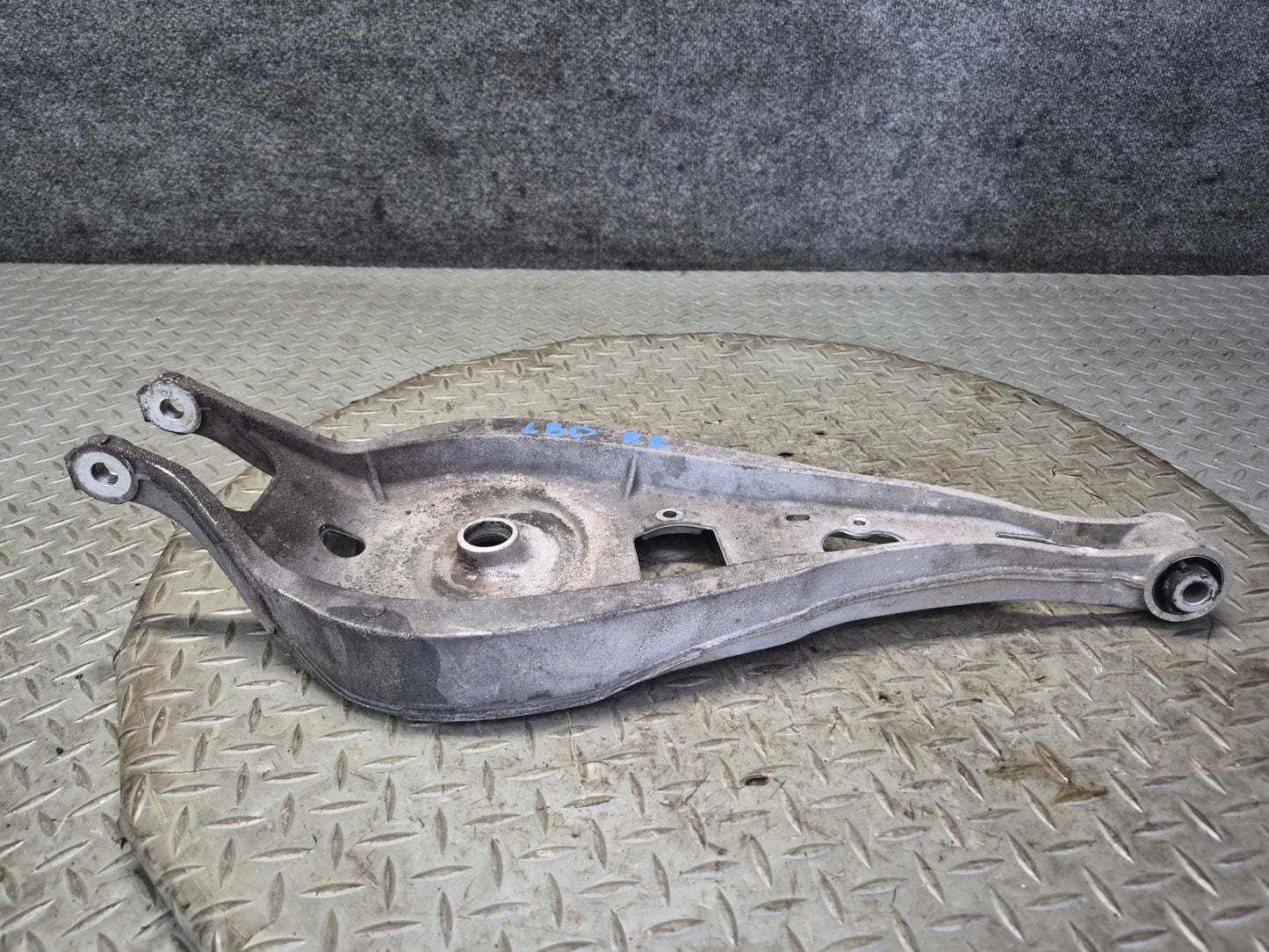 01-06 BMW E46 330Ci RWD Set of 2 Rear Right Upper & Lower Control Arm OEM