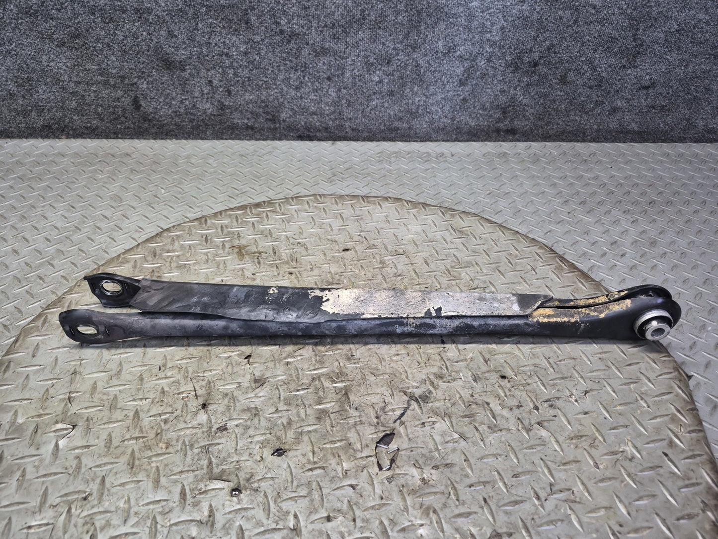 01-06 BMW E46 330Ci RWD Set of 2 Rear Right Upper & Lower Control Arm OEM