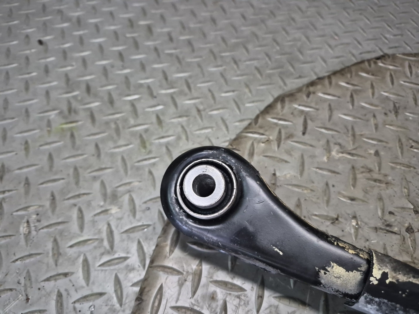01-06 BMW E46 330Ci RWD Set of 2 Rear Right Upper & Lower Control Arm OEM