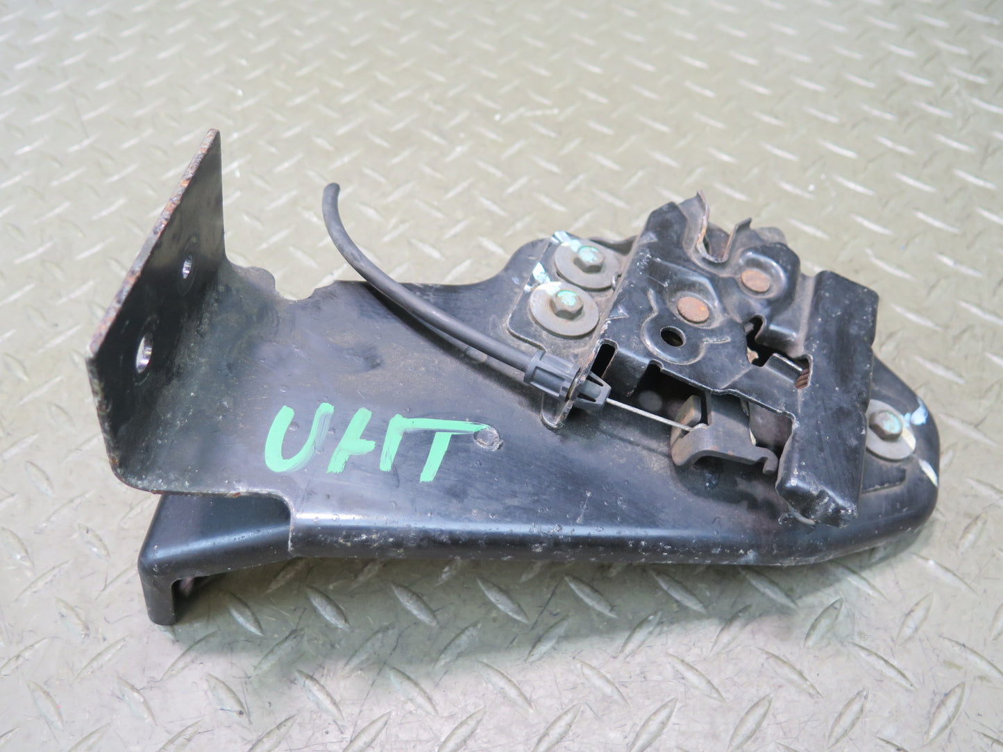 2003-2007 Hummer H2 Hood Lock Latch Catch Support Bracket 15172382