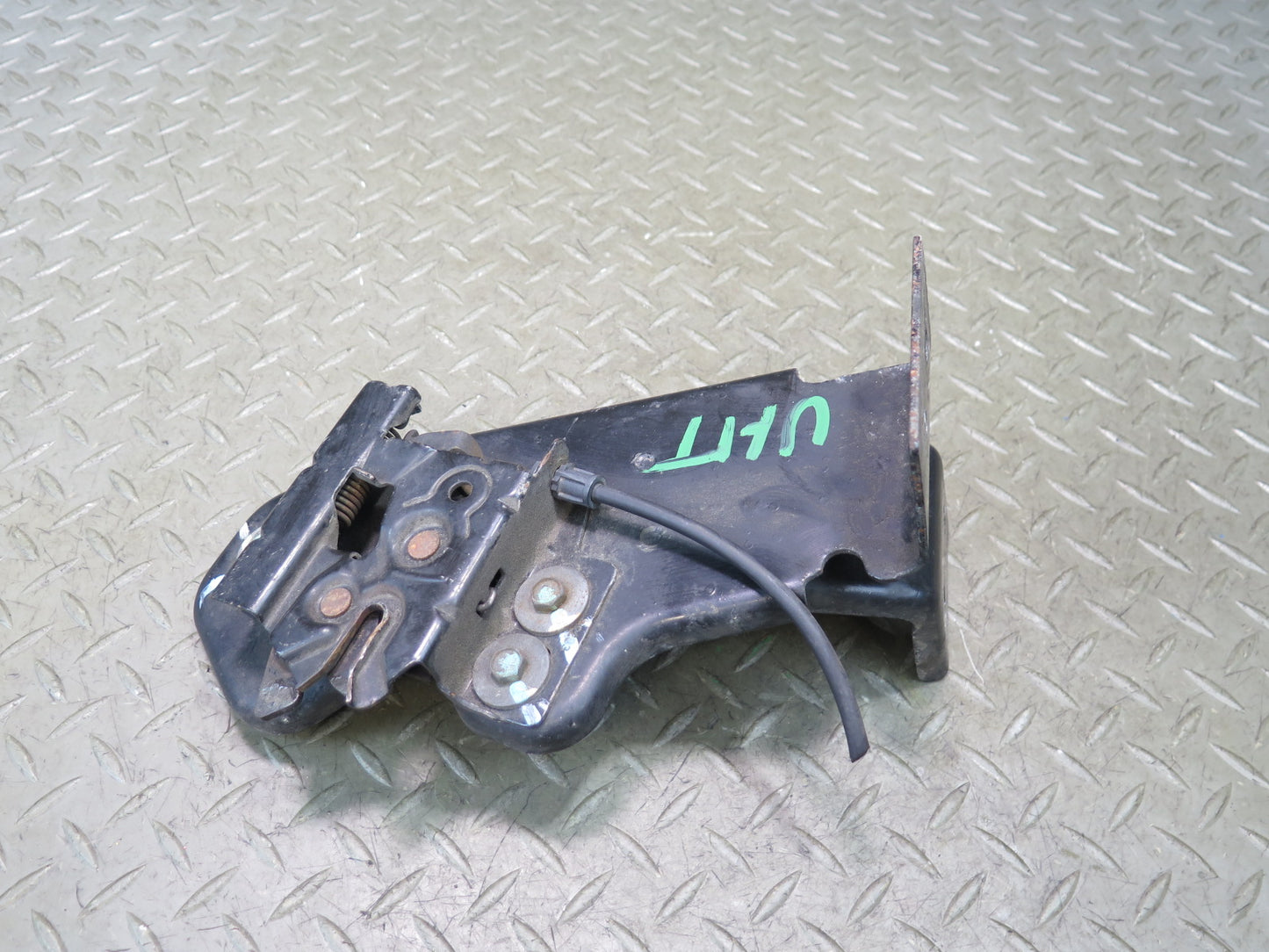 2003-2007 Hummer H2 Hood Lock Latch Catch Support Bracket 15172382
