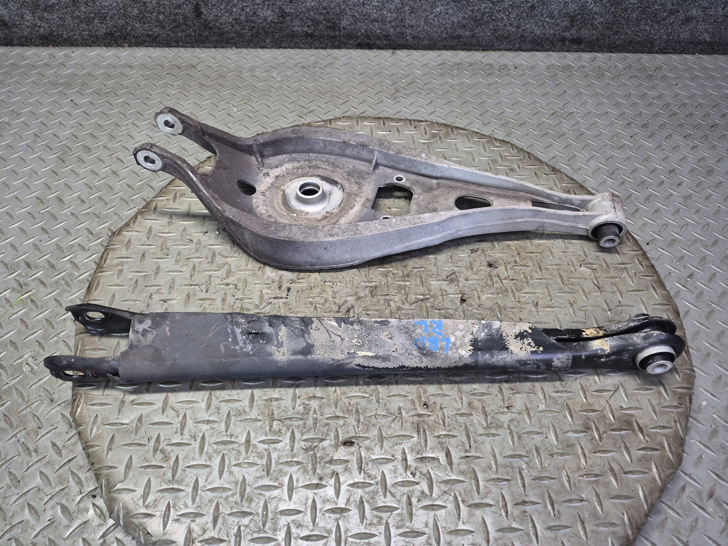 01-06 BMW E46 330Ci RWD Set of 2 Rear Left Upper & Lower Control Arm OEM