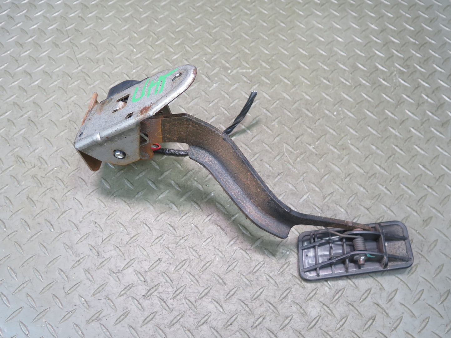 2004-2007 Hummer H2 Gas Acceleration Pedal Throttle Sensor