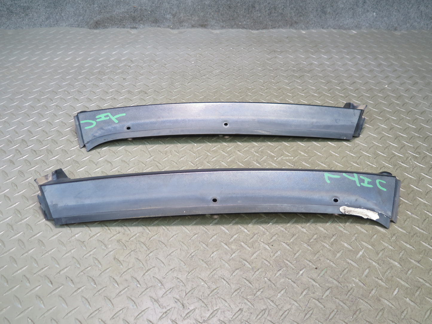 2003-2007 Hummer H2 Front Right Left Exterior A Pillar Trim Cover Panel Set