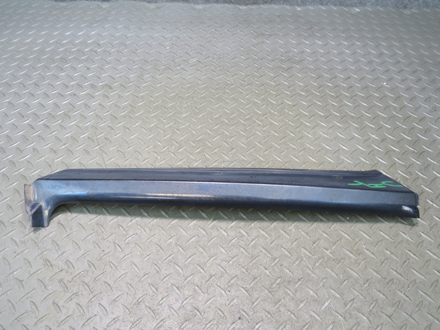2003-2007 Hummer H2 Front Right Left Exterior A Pillar Trim Cover Panel Set