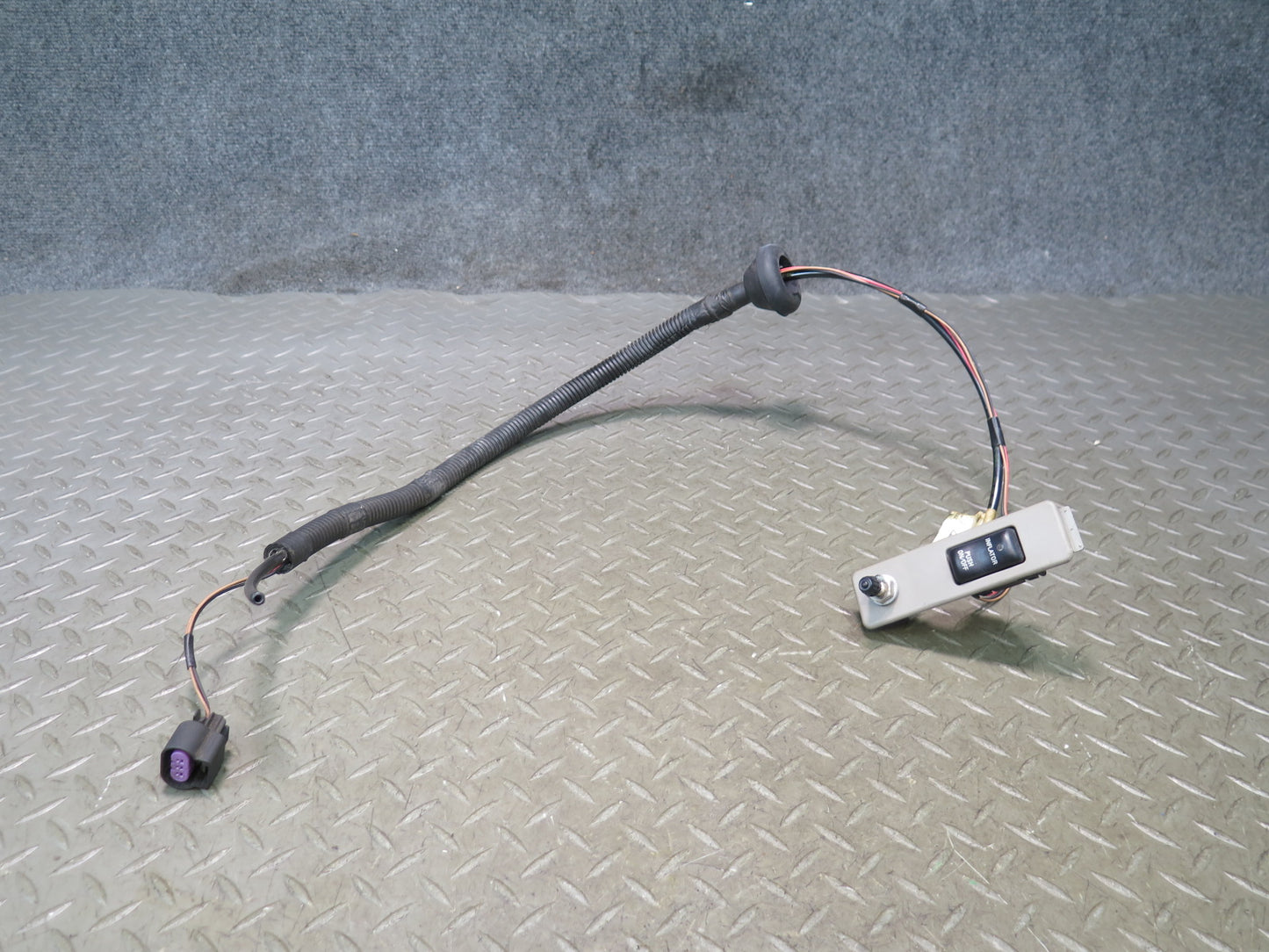 2003-2007 Hummer H2 Inflator Push Button Switch W/ Wire