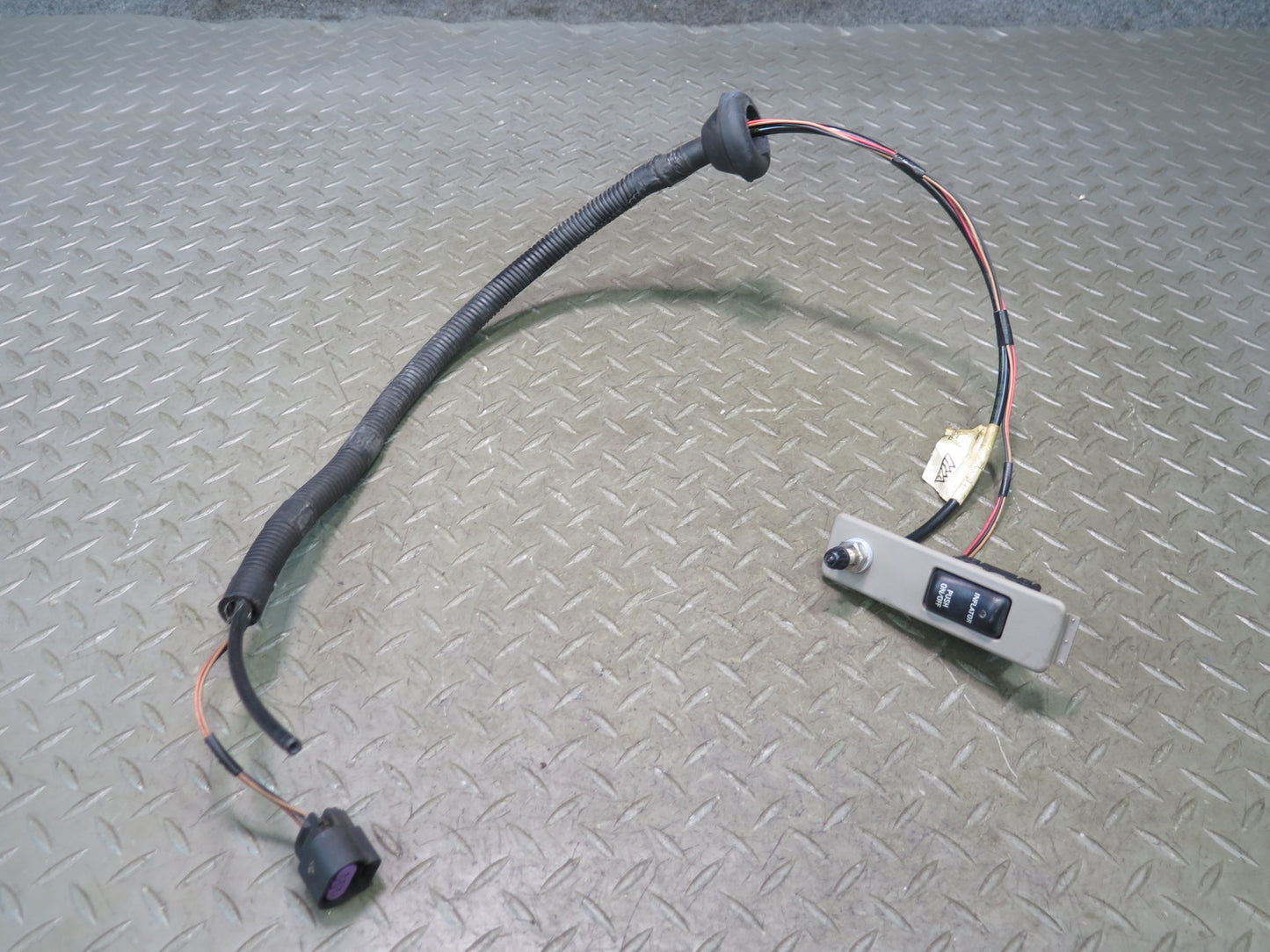 2003-2007 Hummer H2 Inflator Push Button Switch W/ Wire