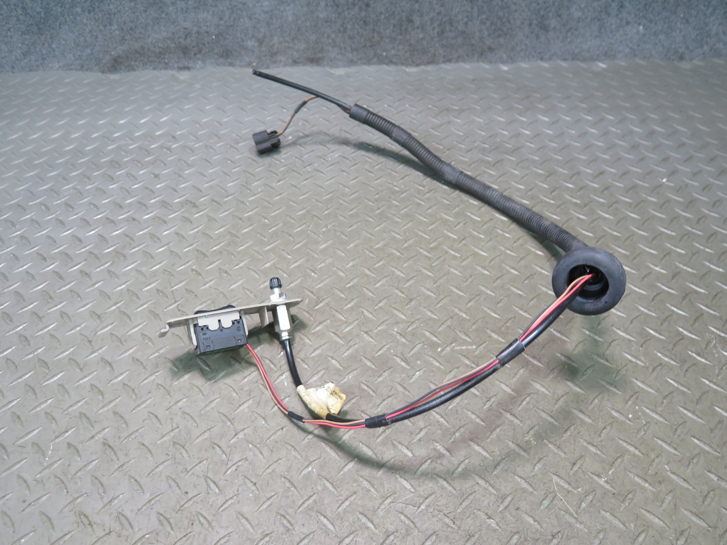 2003-2007 Hummer H2 Inflator Push Button Switch W/ Wire