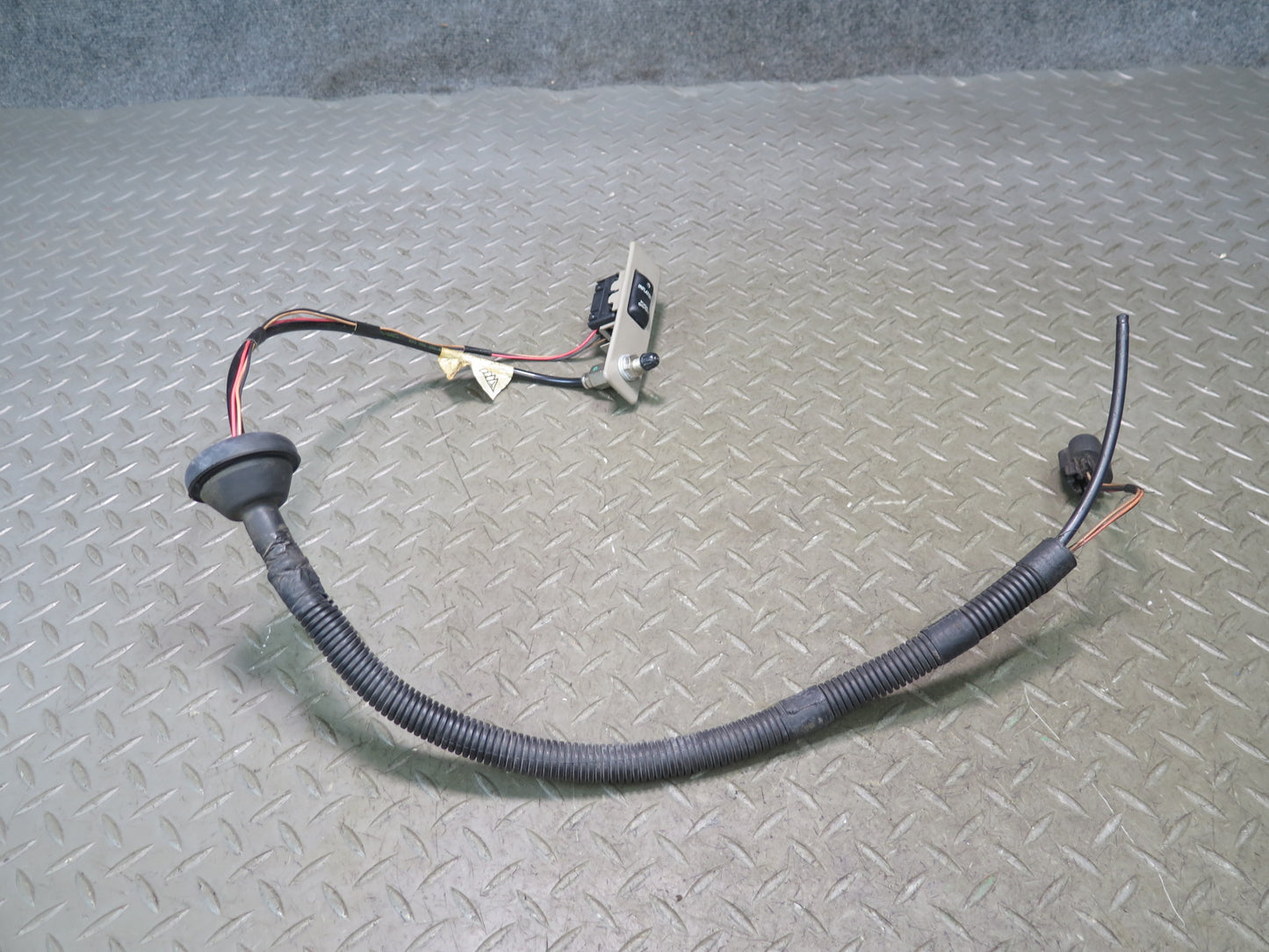 2003-2007 Hummer H2 Inflator Push Button Switch W/ Wire