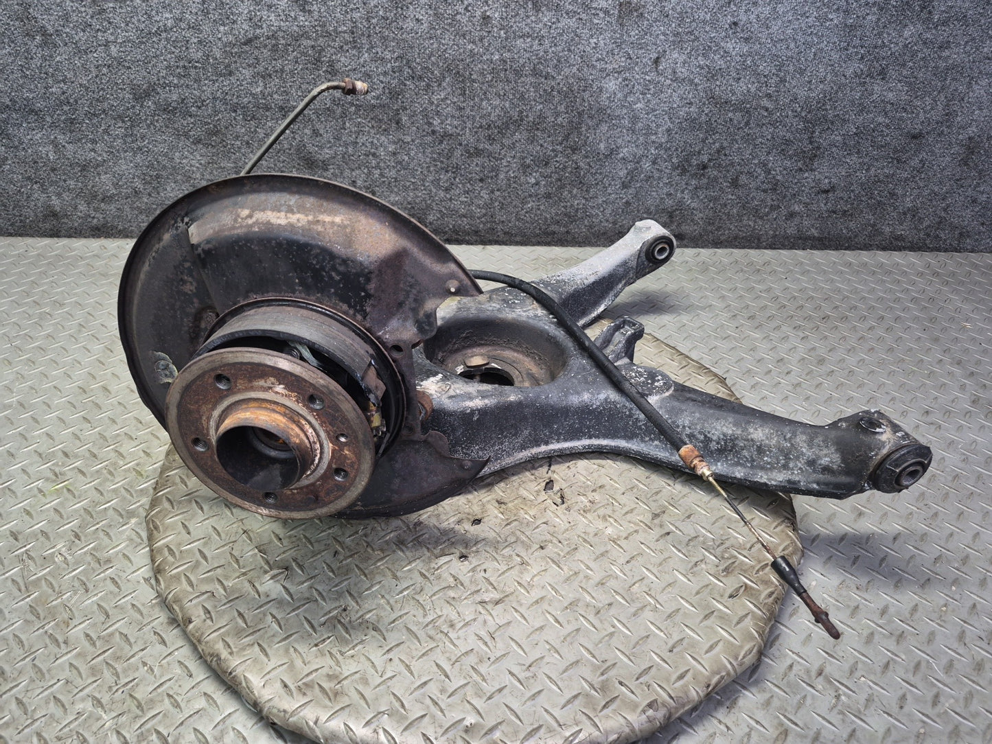 86-91 Mercedes W126 560SEL Rear Right Spindle Knuckle Wheel Hub Bearing 107K OEM