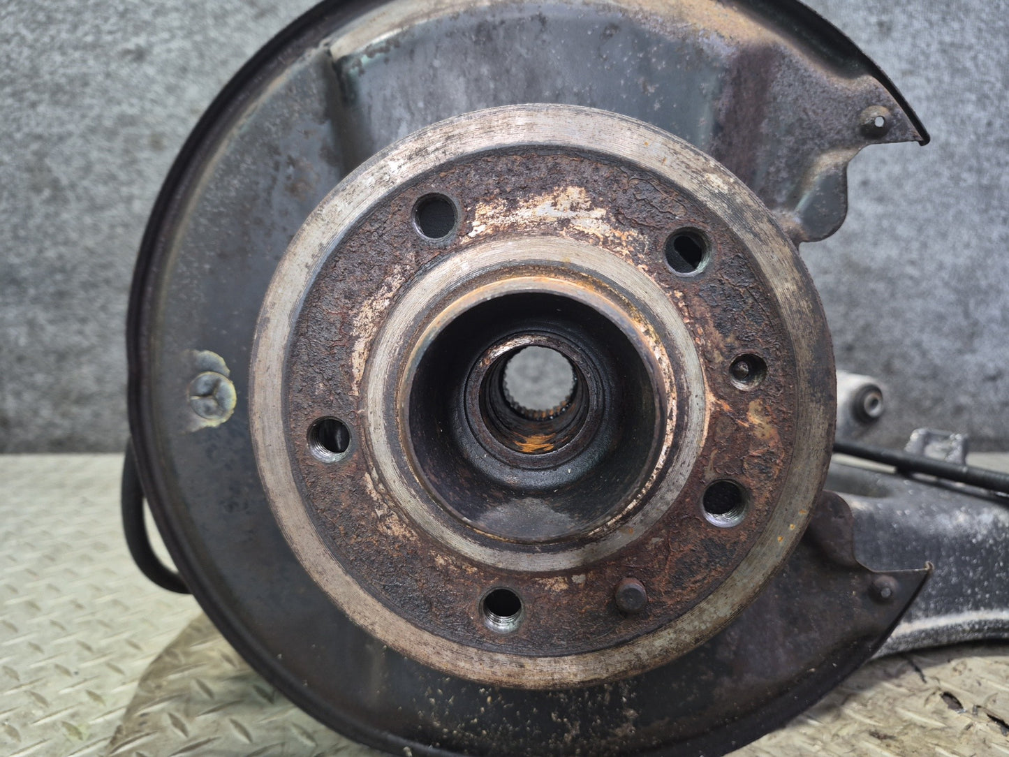 86-91 Mercedes W126 560SEL Rear Right Spindle Knuckle Wheel Hub Bearing 107K OEM