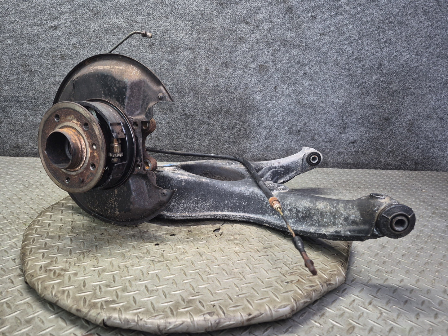 86-91 Mercedes W126 560SEL Rear Right Spindle Knuckle Wheel Hub Bearing 107K OEM