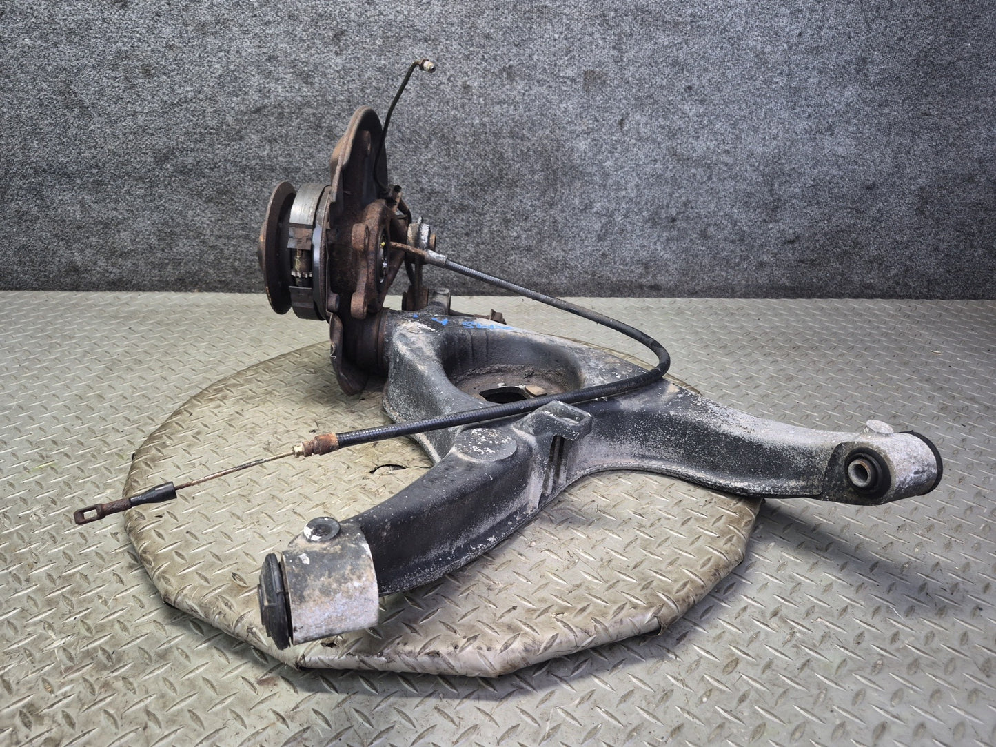 86-91 Mercedes W126 560SEL Rear Right Spindle Knuckle Wheel Hub Bearing 107K OEM