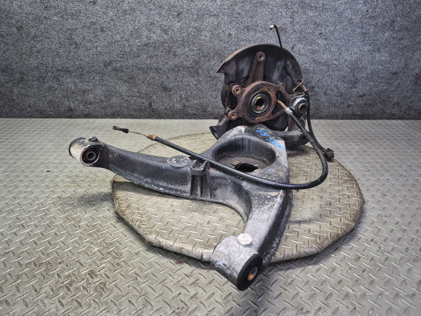 86-91 Mercedes W126 560SEL Rear Right Spindle Knuckle Wheel Hub Bearing 107K OEM