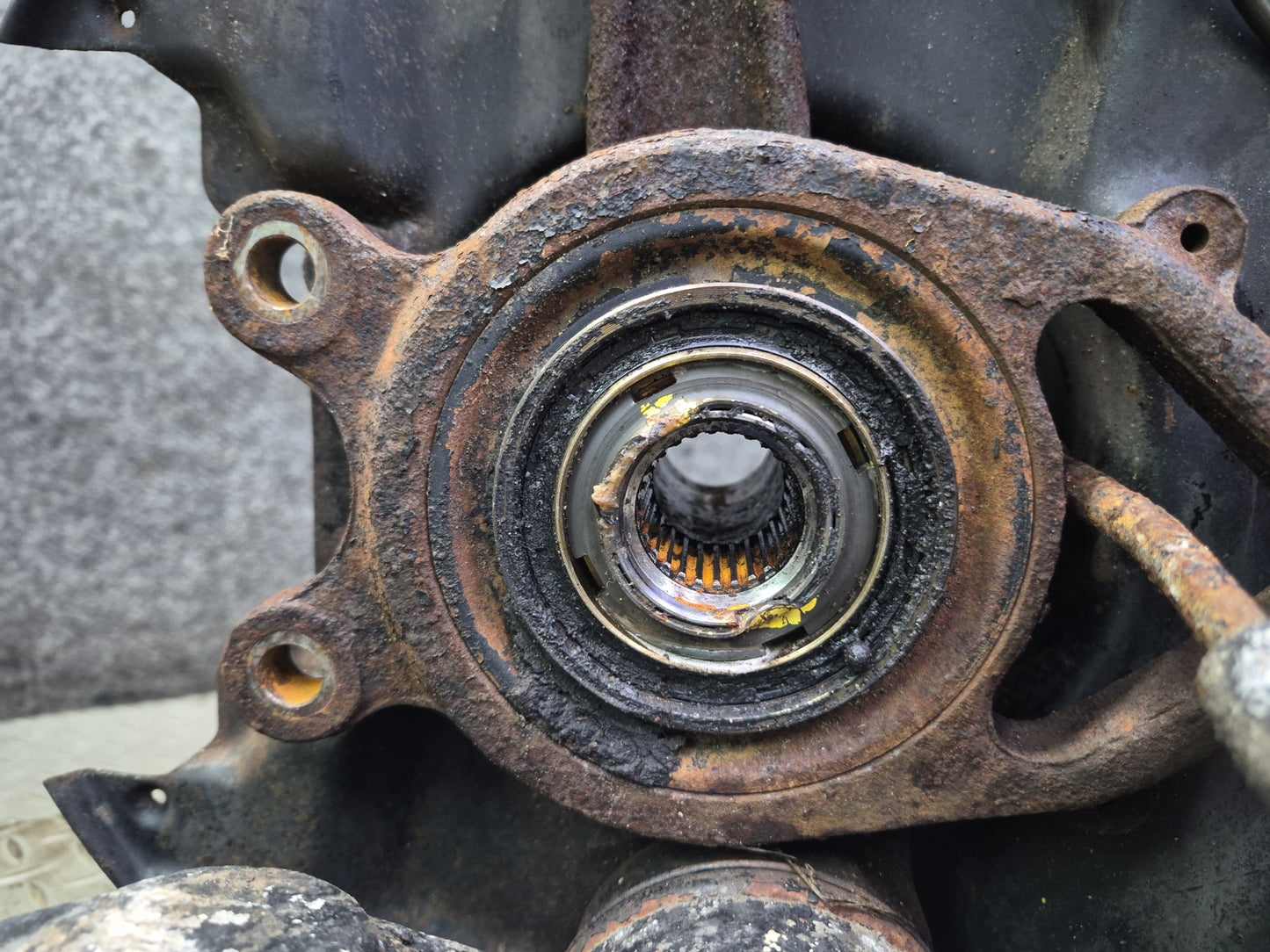 86-91 Mercedes W126 560SEL Rear Right Spindle Knuckle Wheel Hub Bearing 107K OEM