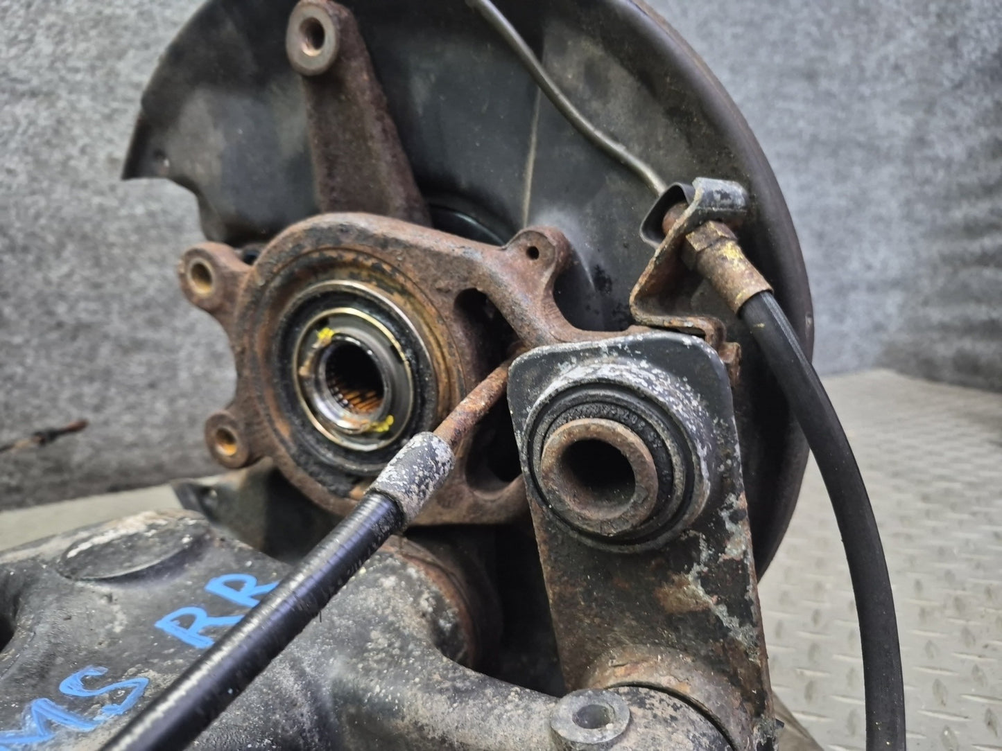 86-91 Mercedes W126 560SEL Rear Right Spindle Knuckle Wheel Hub Bearing 107K OEM