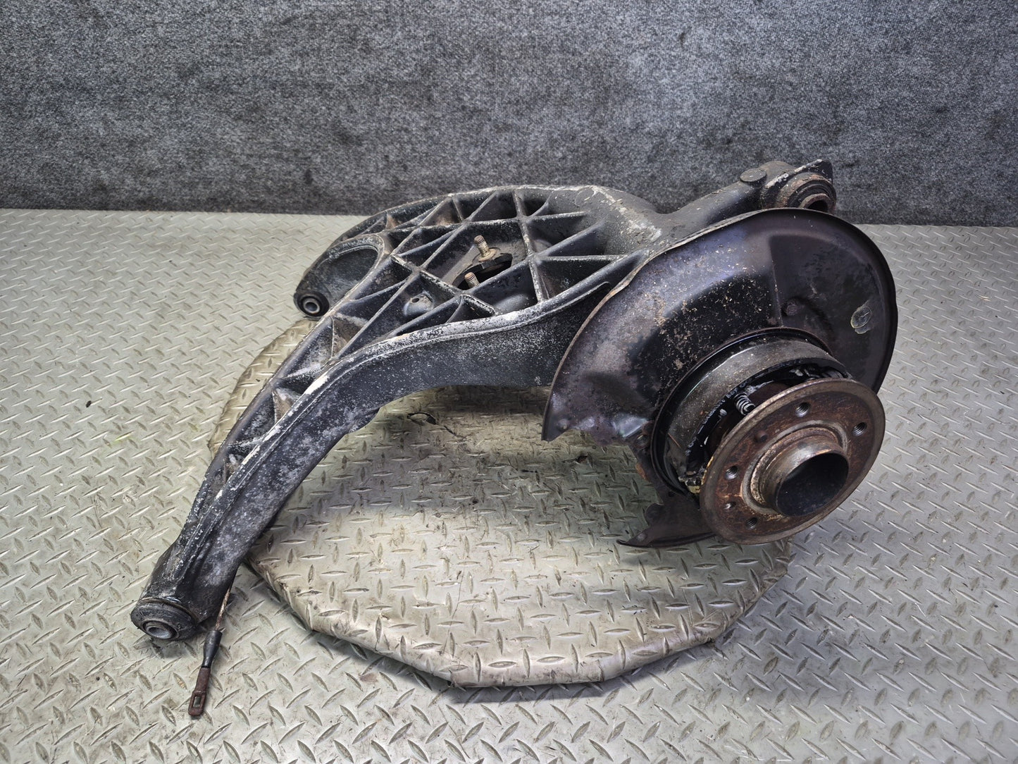 86-91 Mercedes W126 560SEL Rear Right Spindle Knuckle Wheel Hub Bearing 107K OEM