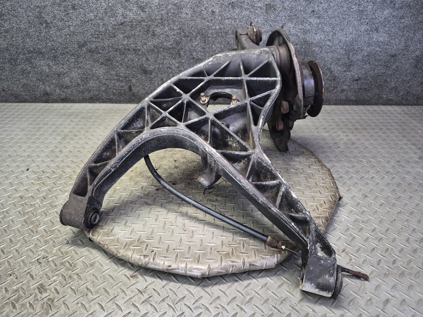 86-91 Mercedes W126 560SEL Rear Right Spindle Knuckle Wheel Hub Bearing 107K OEM