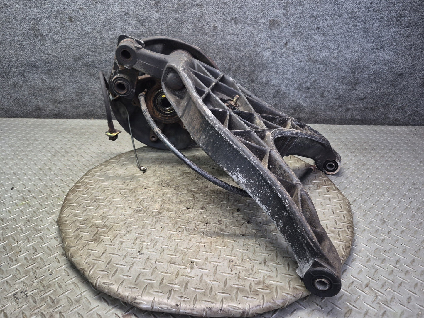 86-91 Mercedes W126 560SEL Rear Right Spindle Knuckle Wheel Hub Bearing 107K OEM