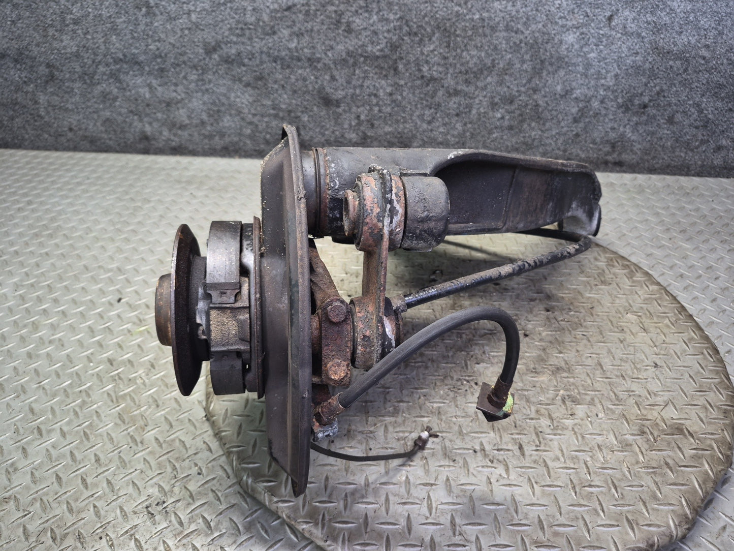 86-91 Mercedes W126 560SEL Rear Right Spindle Knuckle Wheel Hub Bearing 107K OEM