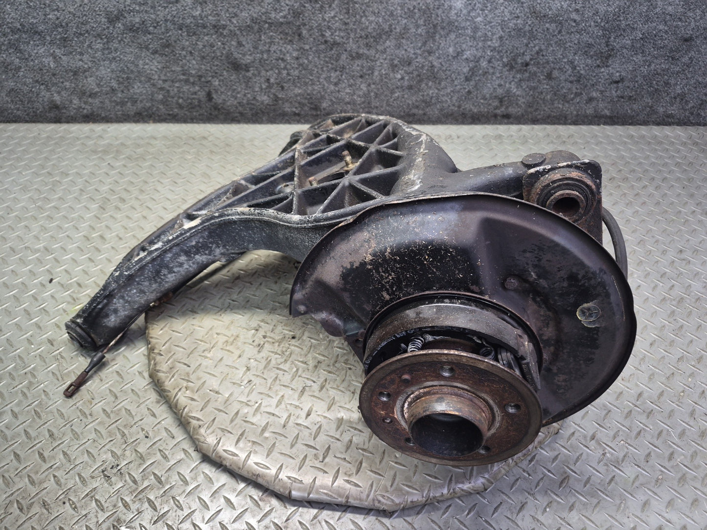 86-91 Mercedes W126 560SEL Rear Right Spindle Knuckle Wheel Hub Bearing 107K OEM