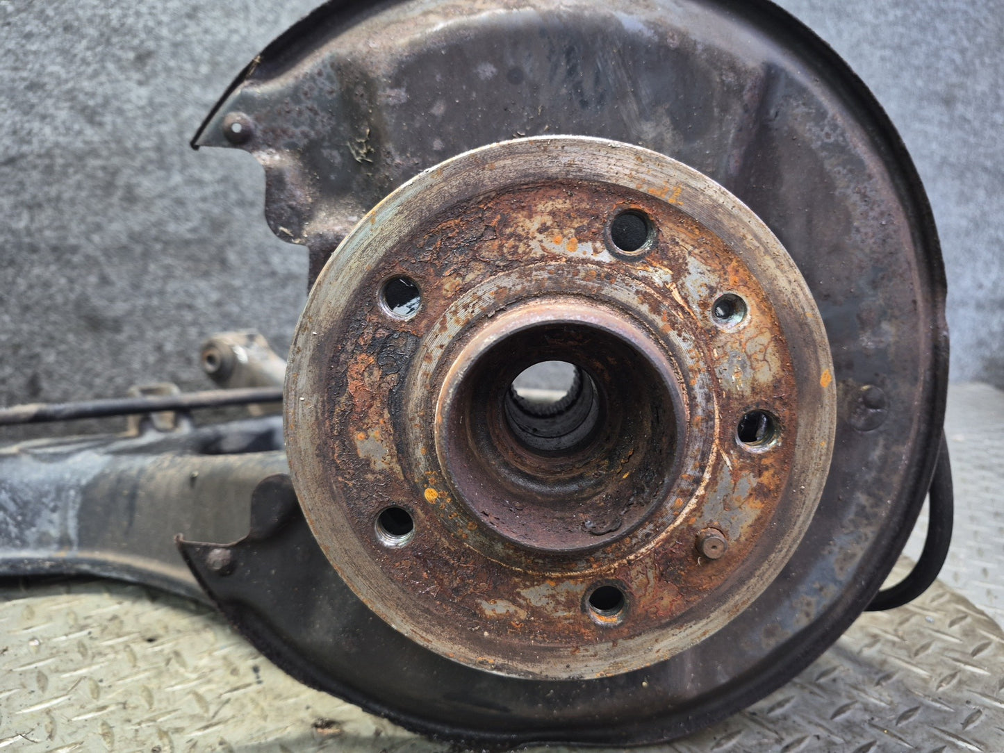86-91 Mercedes W126 560SEL Rear Left Spindle Knuckle Wheel Hub Bearing 107K OEM