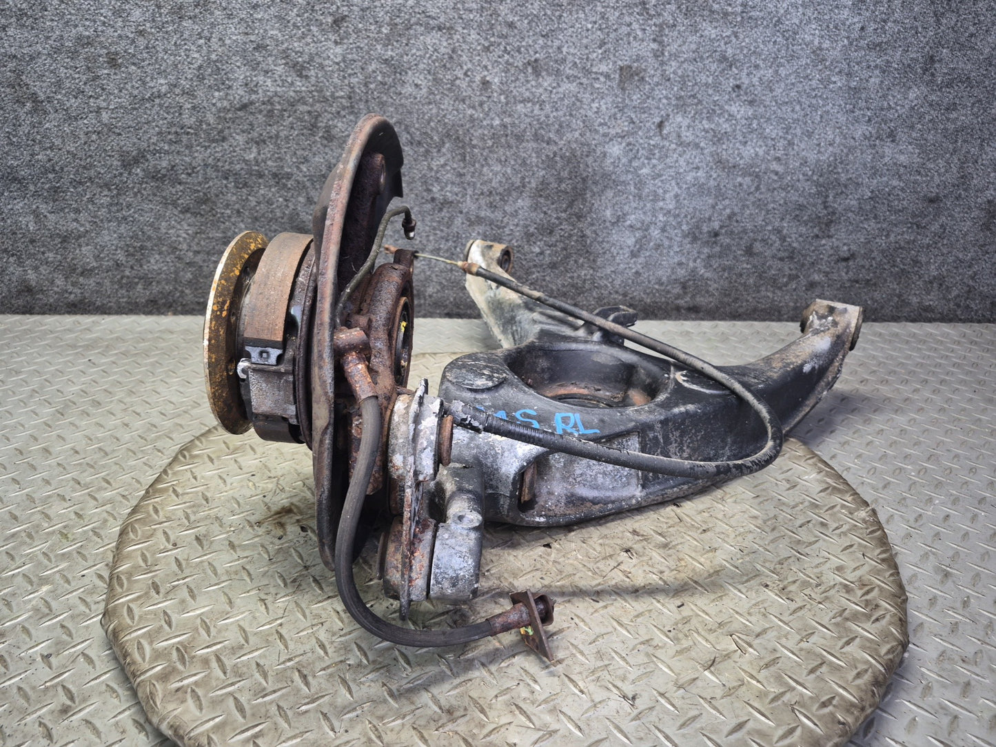 86-91 Mercedes W126 560SEL Rear Left Spindle Knuckle Wheel Hub Bearing 107K OEM