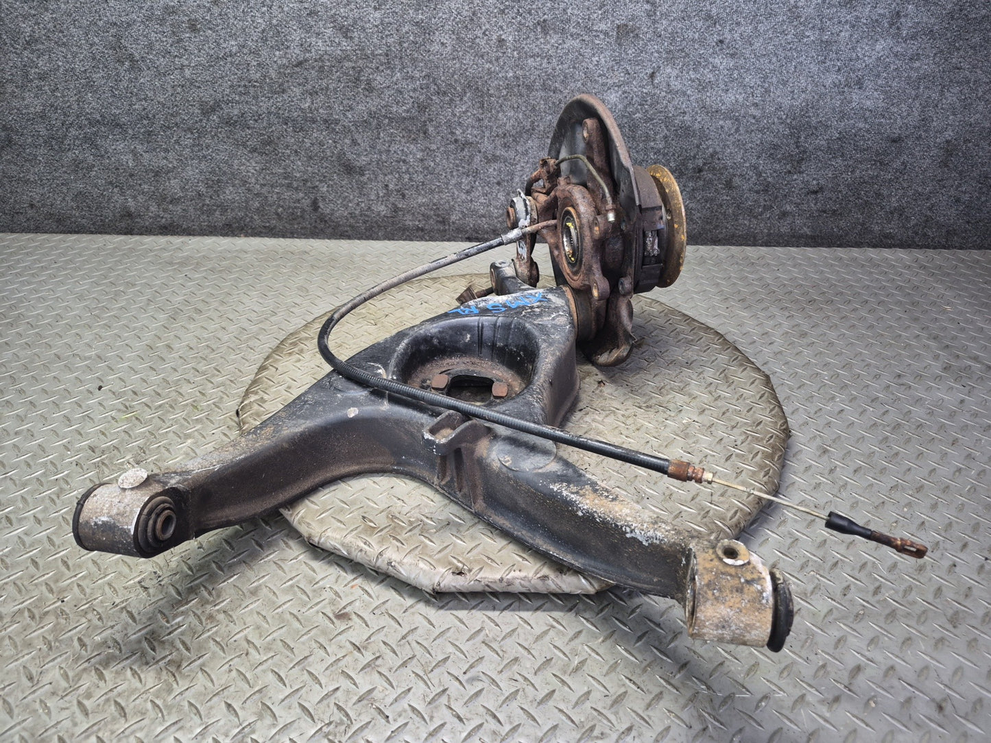 86-91 Mercedes W126 560SEL Rear Left Spindle Knuckle Wheel Hub Bearing 107K OEM