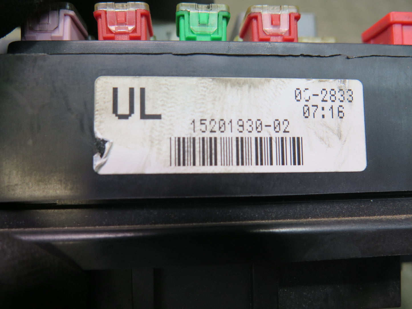 2003-2007 Hummer H2 Engine Bay Junction Fuse Relay Box 15201930