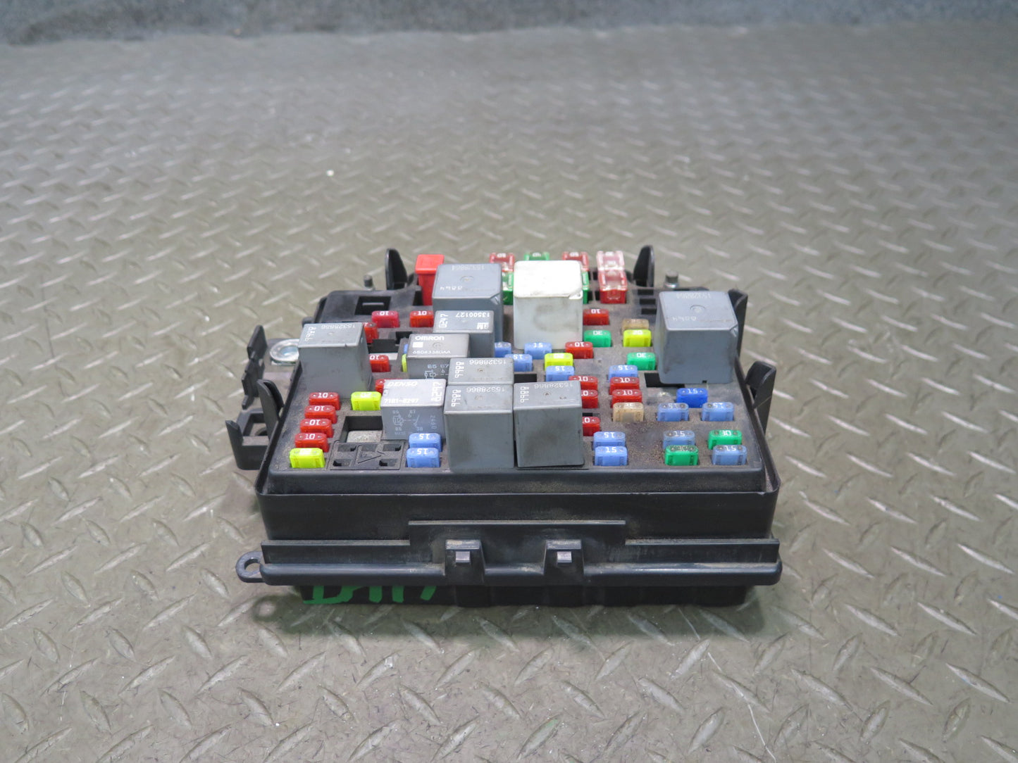 2003-2007 Hummer H2 Engine Bay Junction Fuse Relay Box 15201930