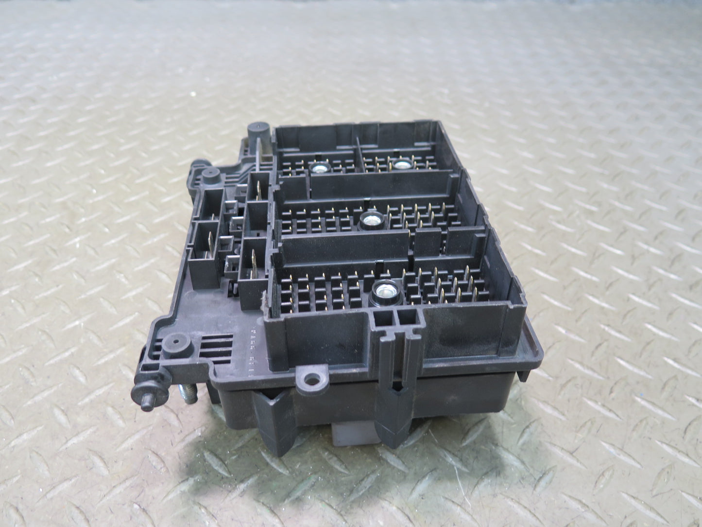2003-2007 Hummer H2 Engine Bay Junction Fuse Relay Box 15201930