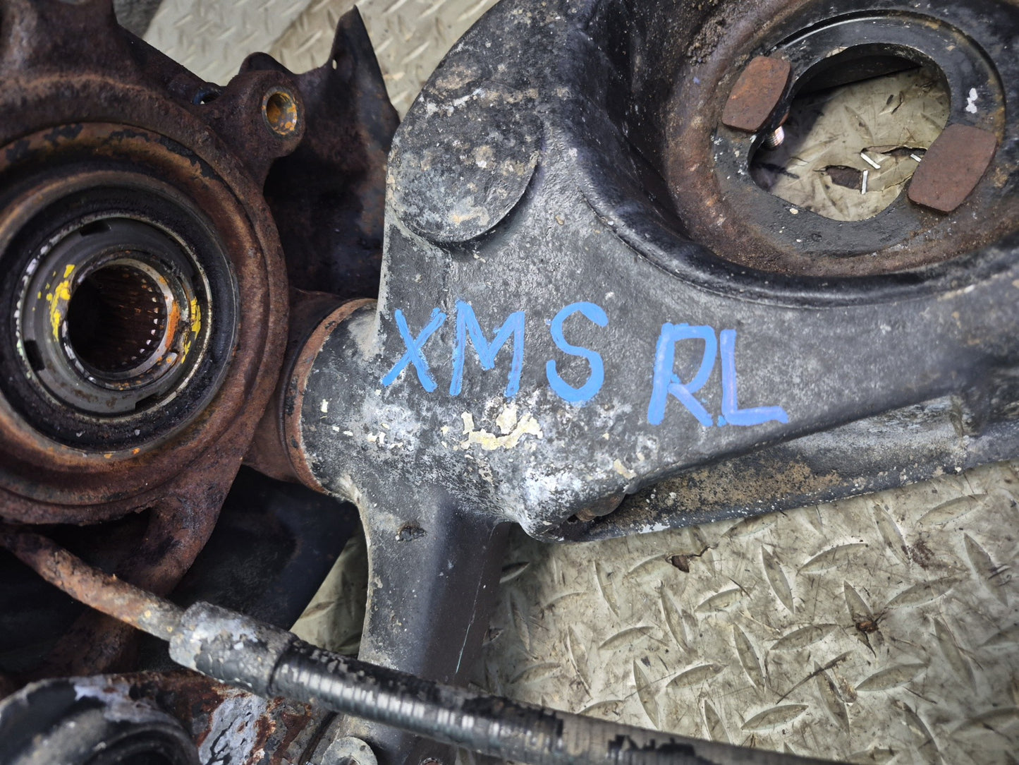 86-91 Mercedes W126 560SEL Rear Left Spindle Knuckle Wheel Hub Bearing 107K OEM