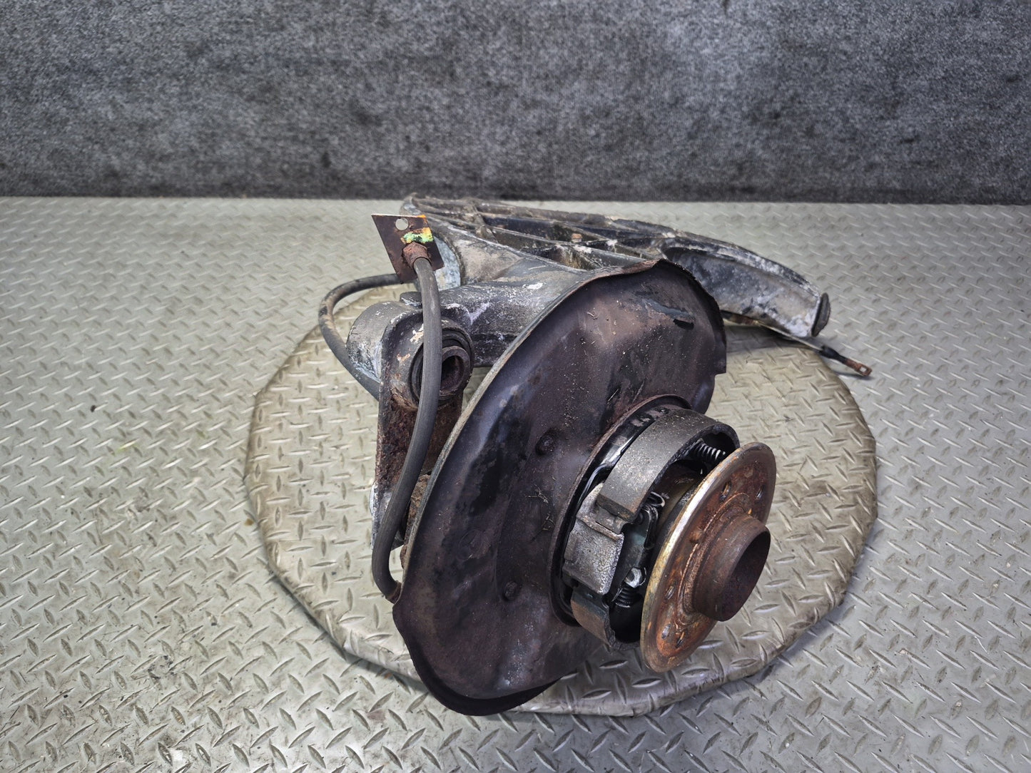 86-91 Mercedes W126 560SEL Rear Left Spindle Knuckle Wheel Hub Bearing 107K OEM