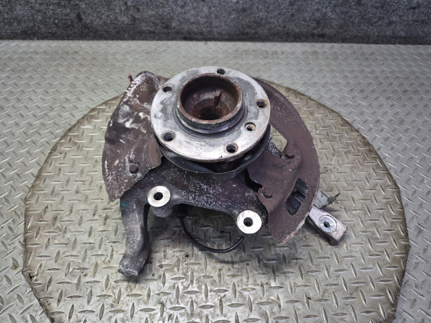 97-03 BMW E39 540i RWD Front Left Spindle Knuckle Wheel Hub Bearing OEM