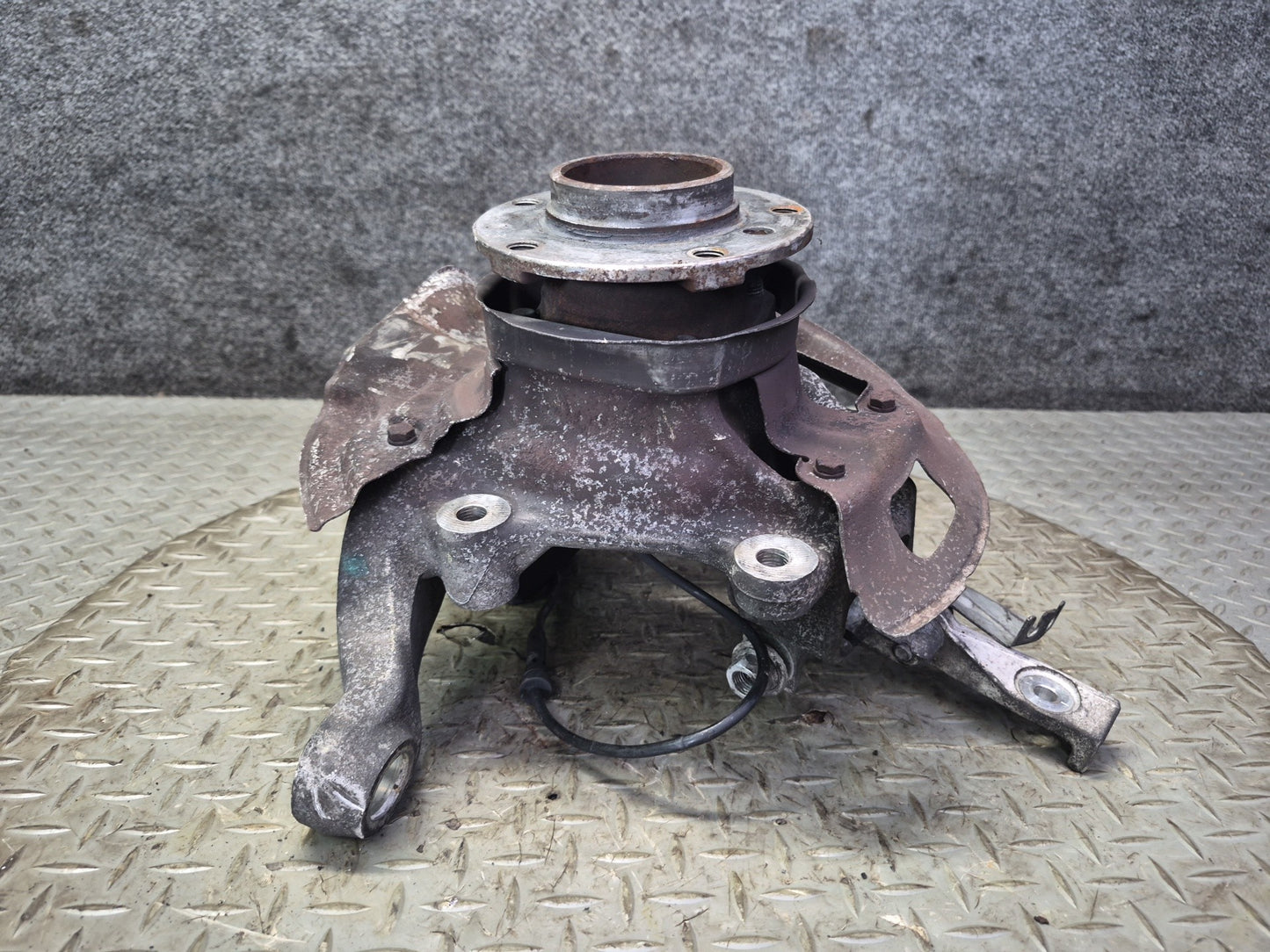 97-03 BMW E39 540i RWD Front Left Spindle Knuckle Wheel Hub Bearing OEM