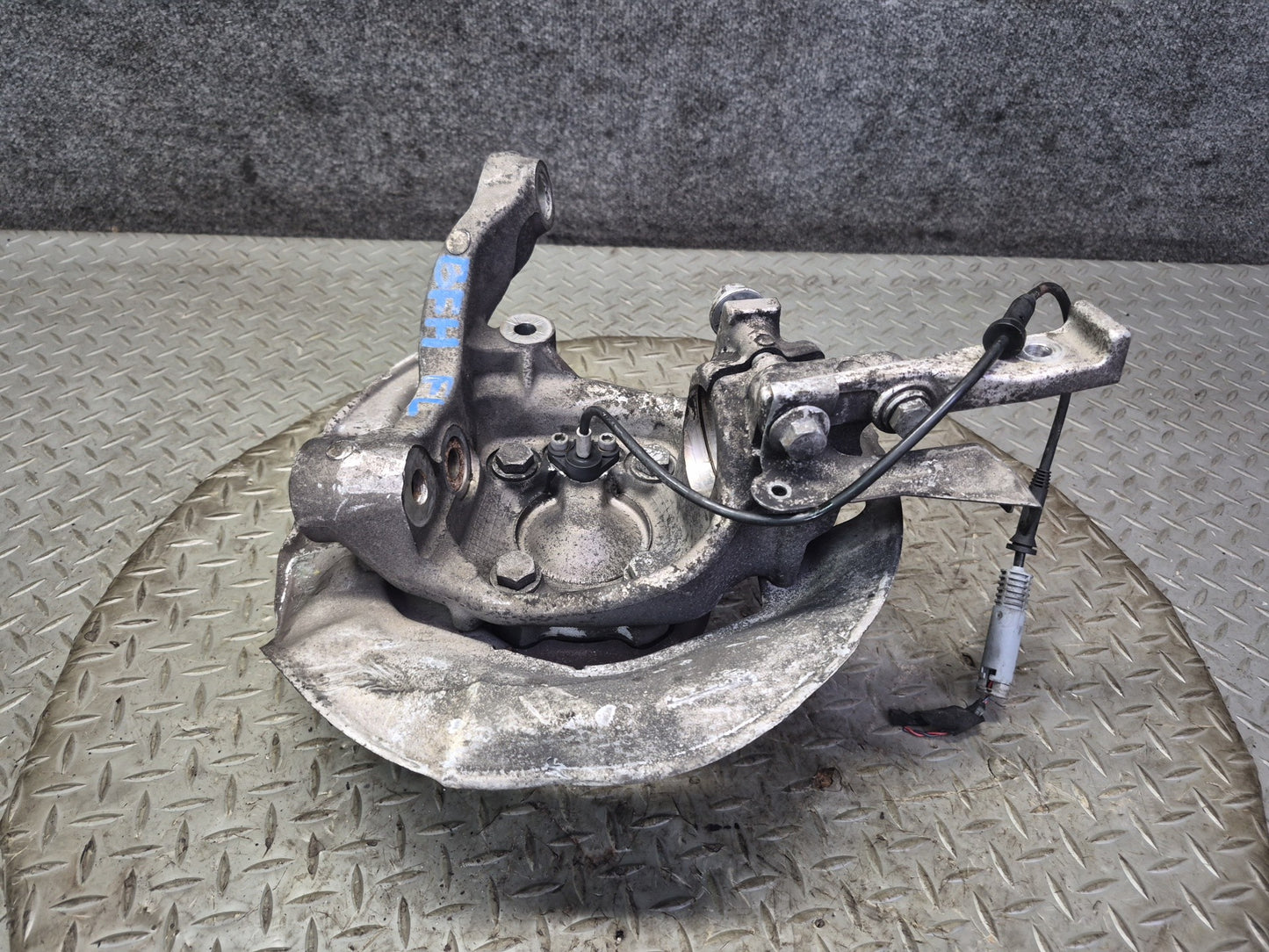 97-03 BMW E39 540i RWD Front Left Spindle Knuckle Wheel Hub Bearing OEM