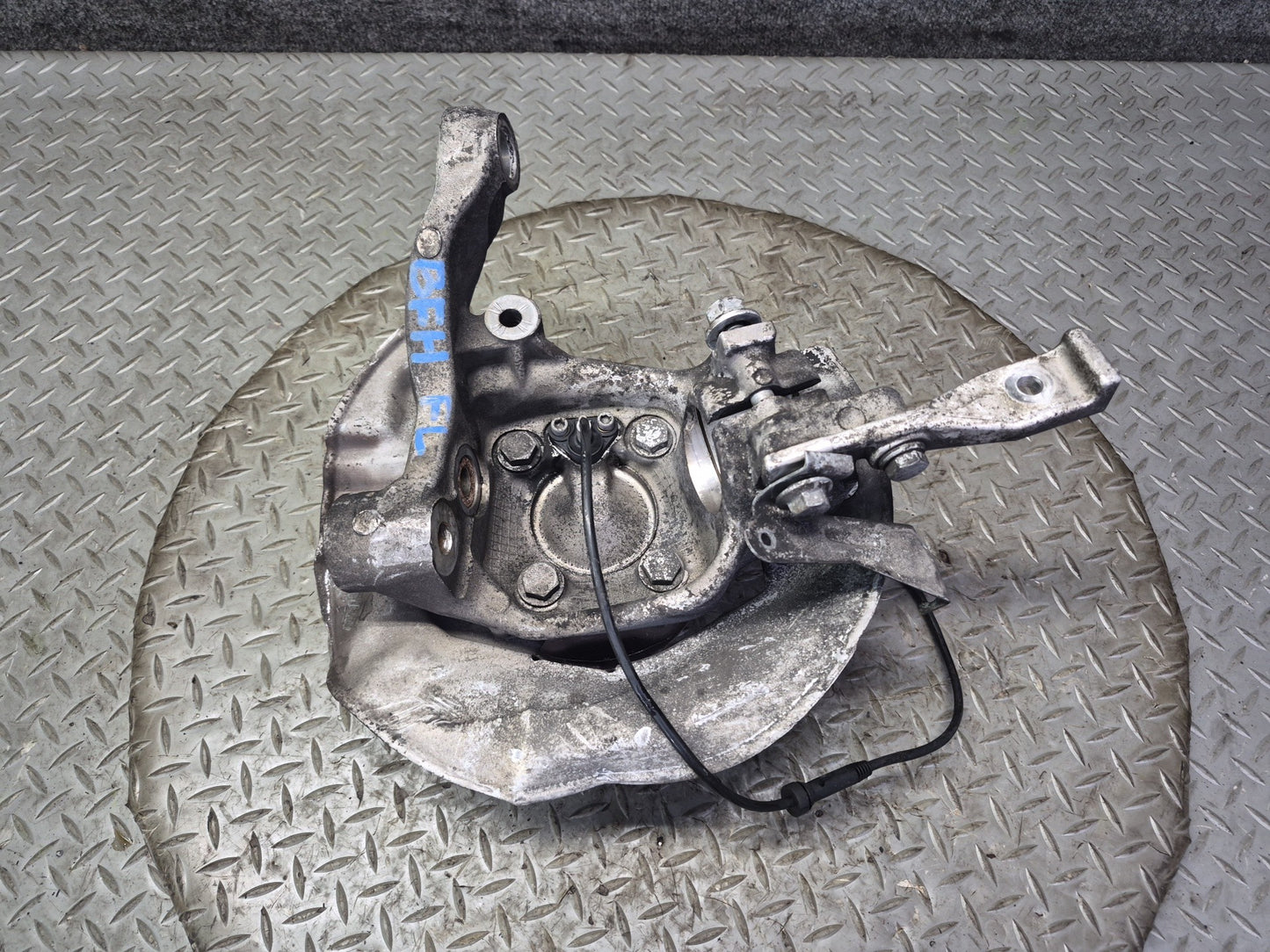 97-03 BMW E39 540i RWD Front Left Spindle Knuckle Wheel Hub Bearing OEM
