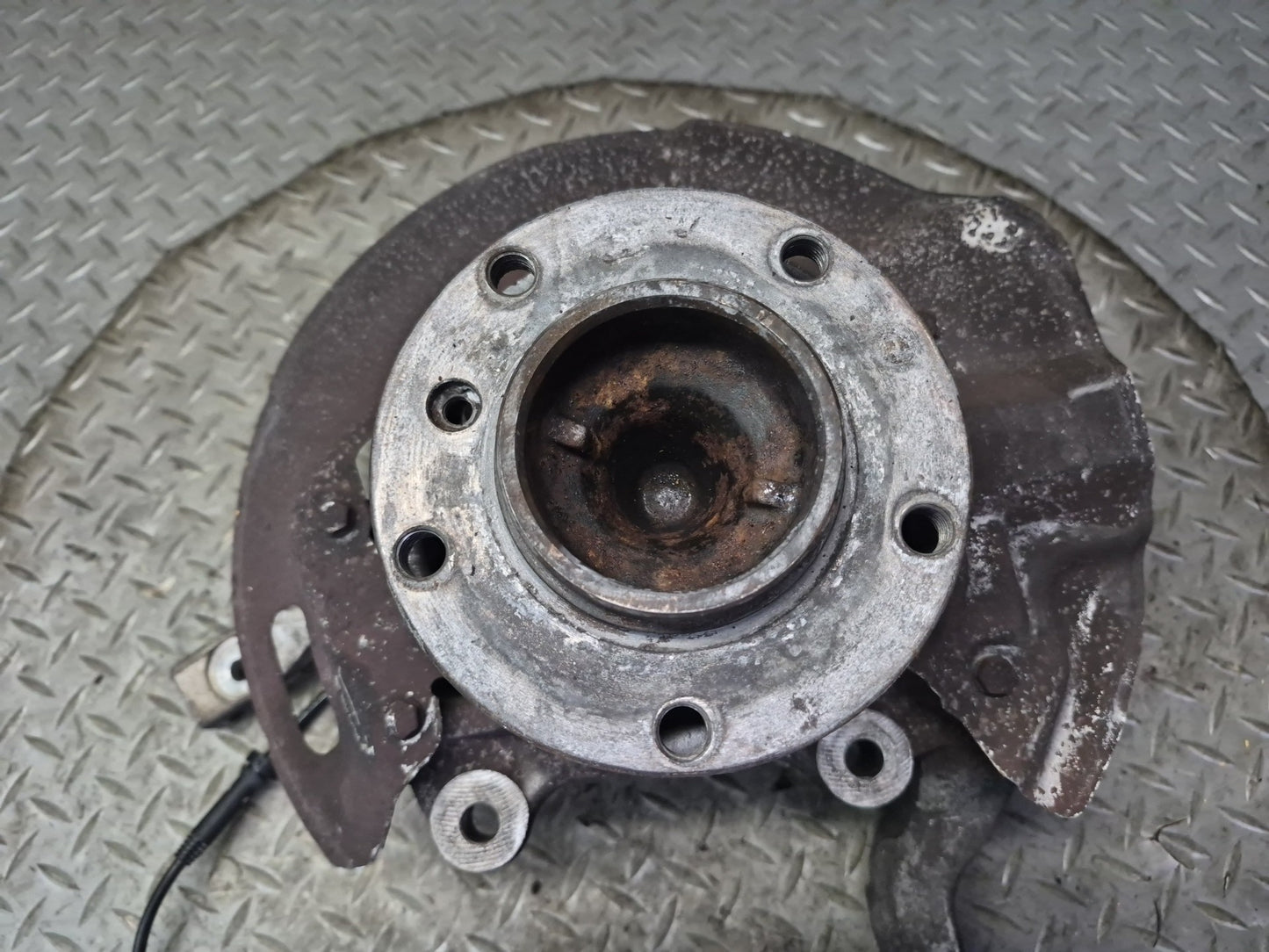 97-03 BMW E39 540i RWD Front Right Spindle Knuckle Wheel Hub Bearing OEM