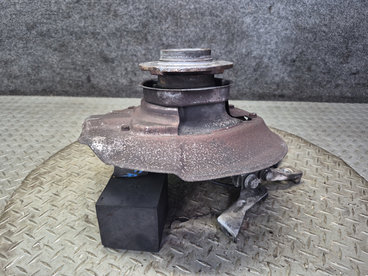97-03 BMW E39 540i RWD Front Right Spindle Knuckle Wheel Hub Bearing OEM