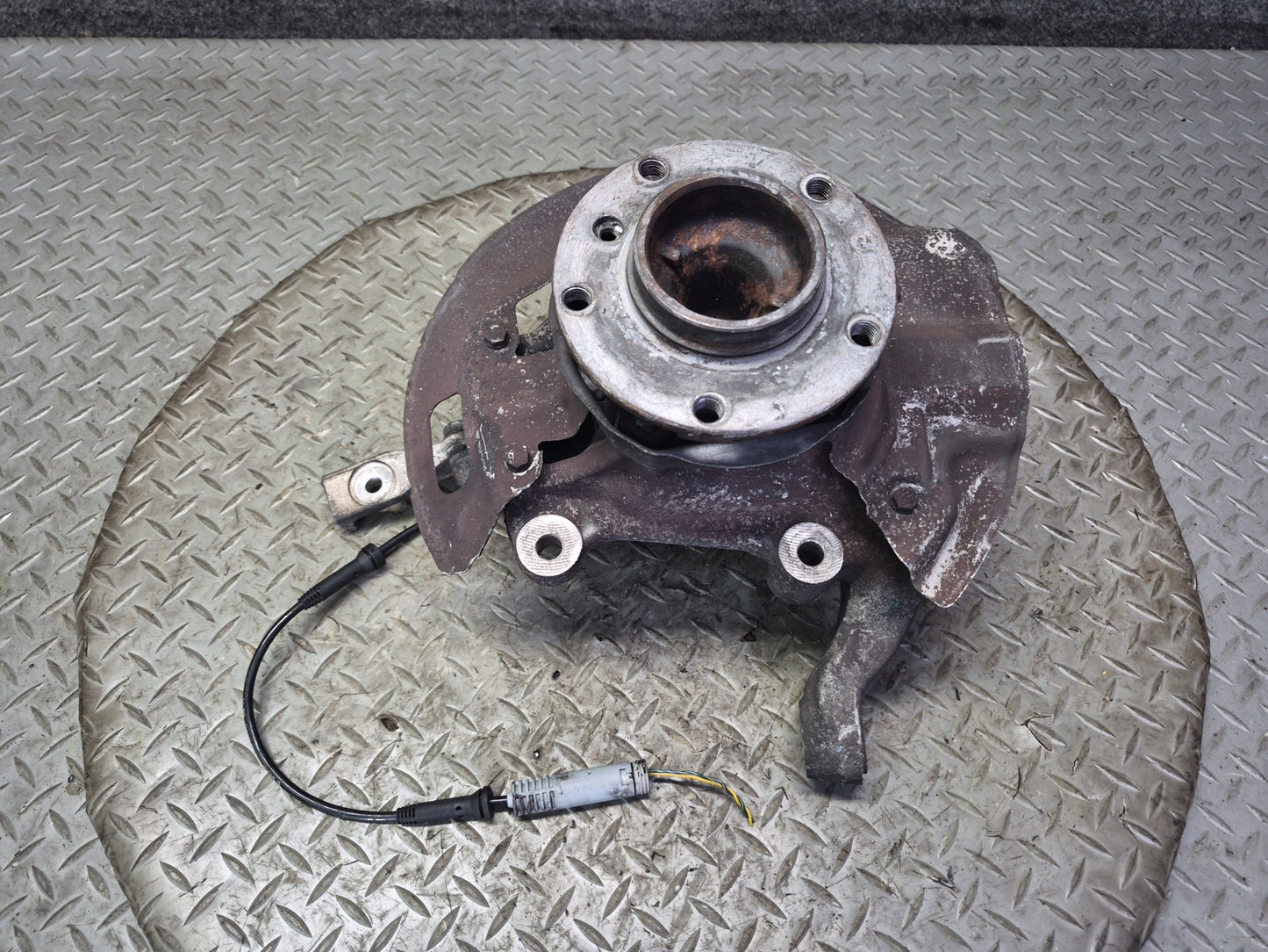 97-03 BMW E39 540i RWD Front Right Spindle Knuckle Wheel Hub Bearing OEM