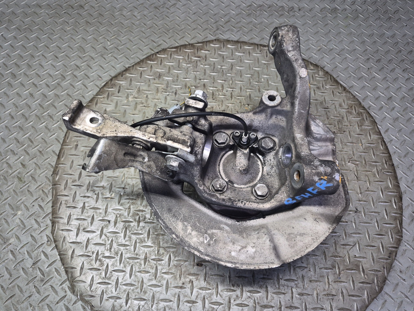 97-03 BMW E39 540i RWD Front Right Spindle Knuckle Wheel Hub Bearing OEM