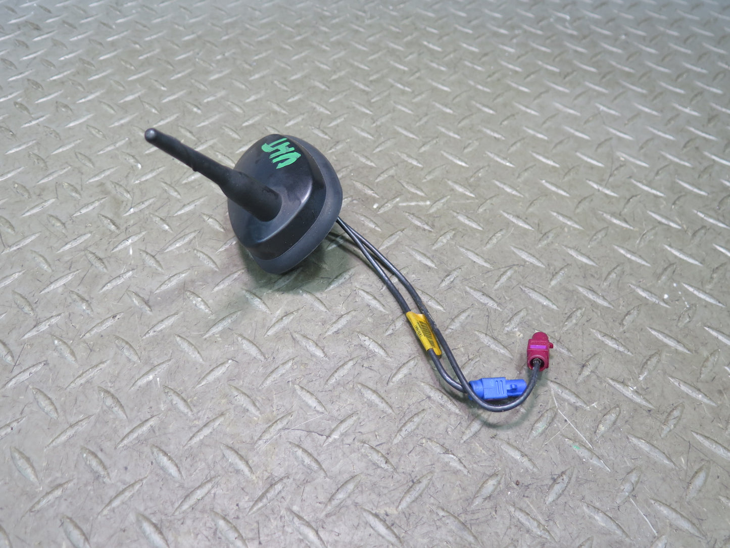 2003-2004 Hummer H2 Roof Exterior GPS Satellite Antenna