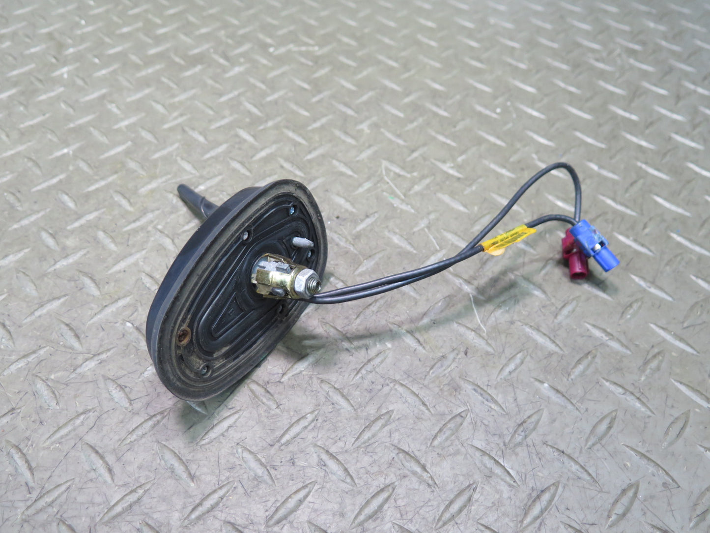 2003-2004 Hummer H2 Roof Exterior GPS Satellite Antenna