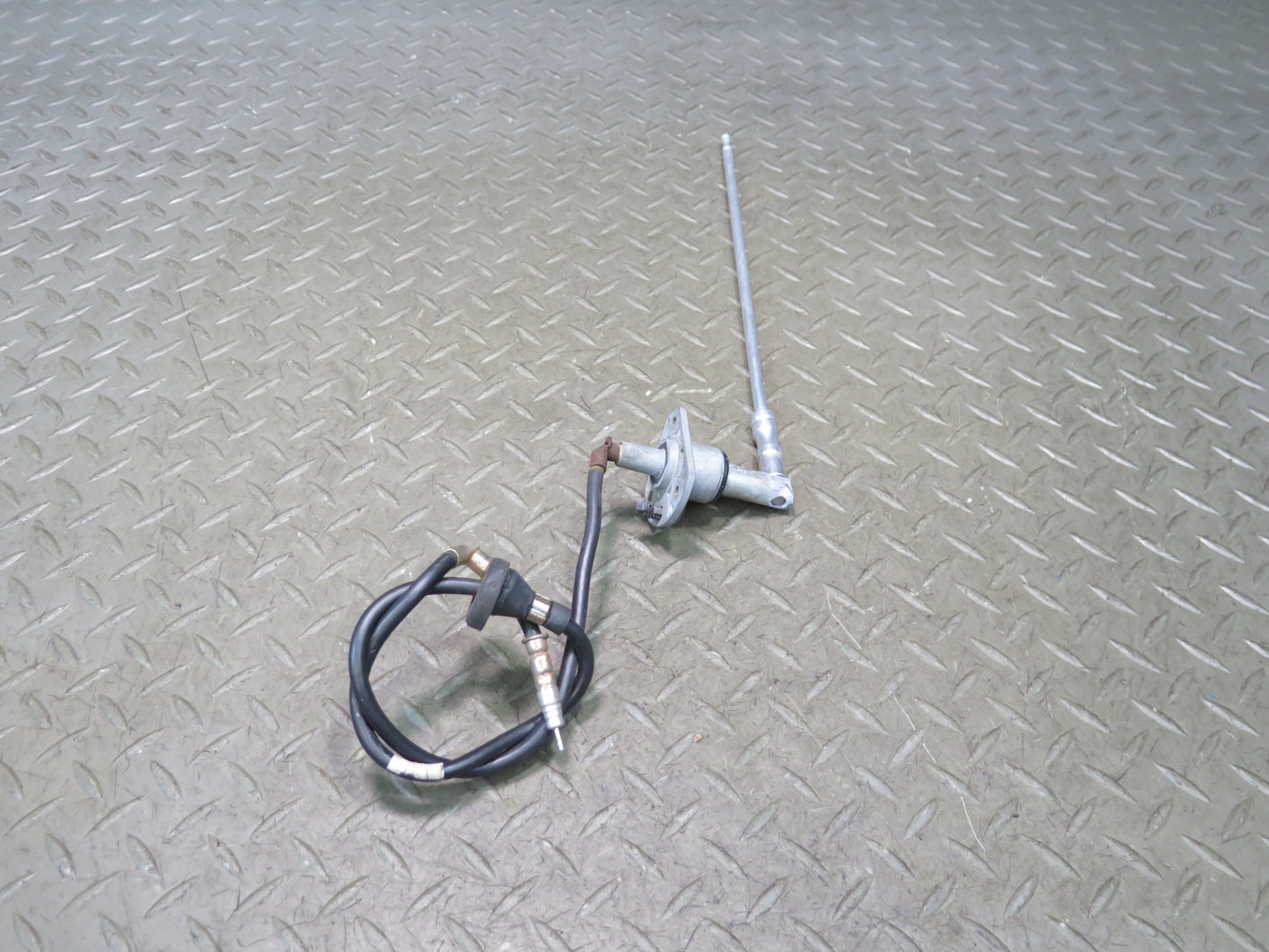 2003-2007 Hummer H2 Radio Antenna Assembly