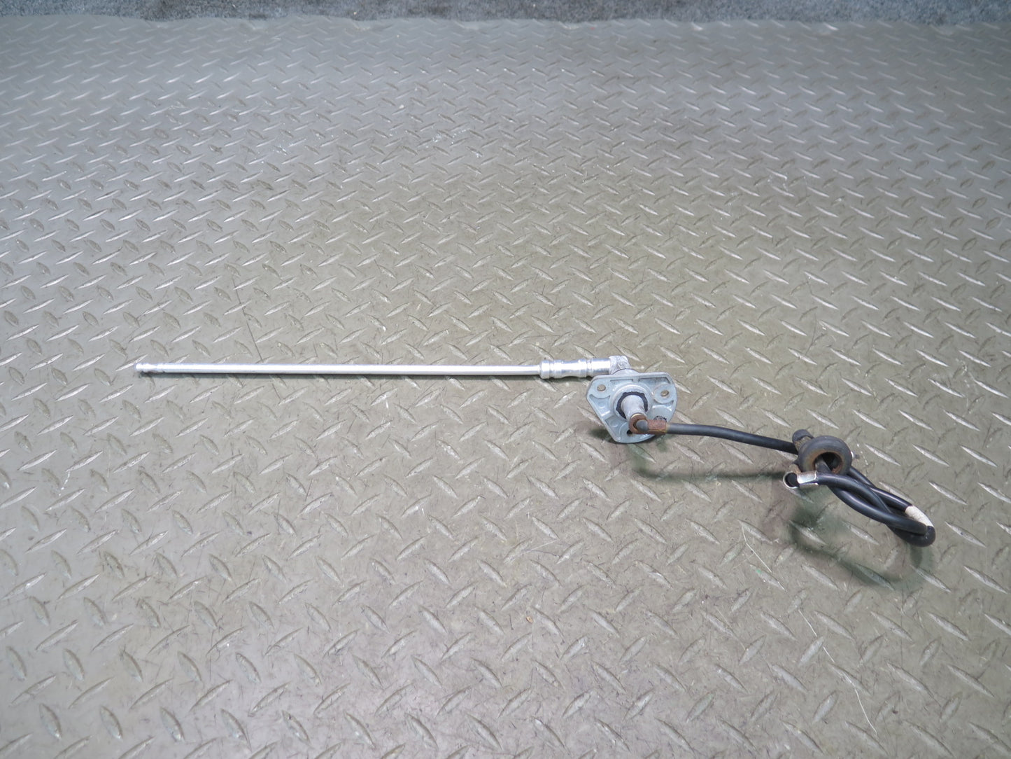 2003-2007 Hummer H2 Radio Antenna Assembly