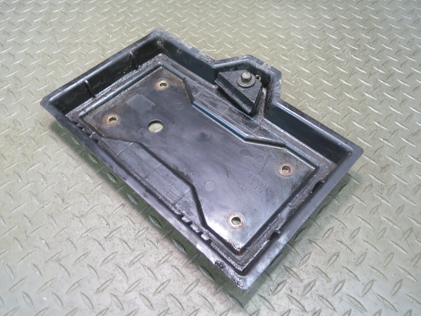 2003-2007 Hummer H2 Battery Tray Bracket Support 15119301