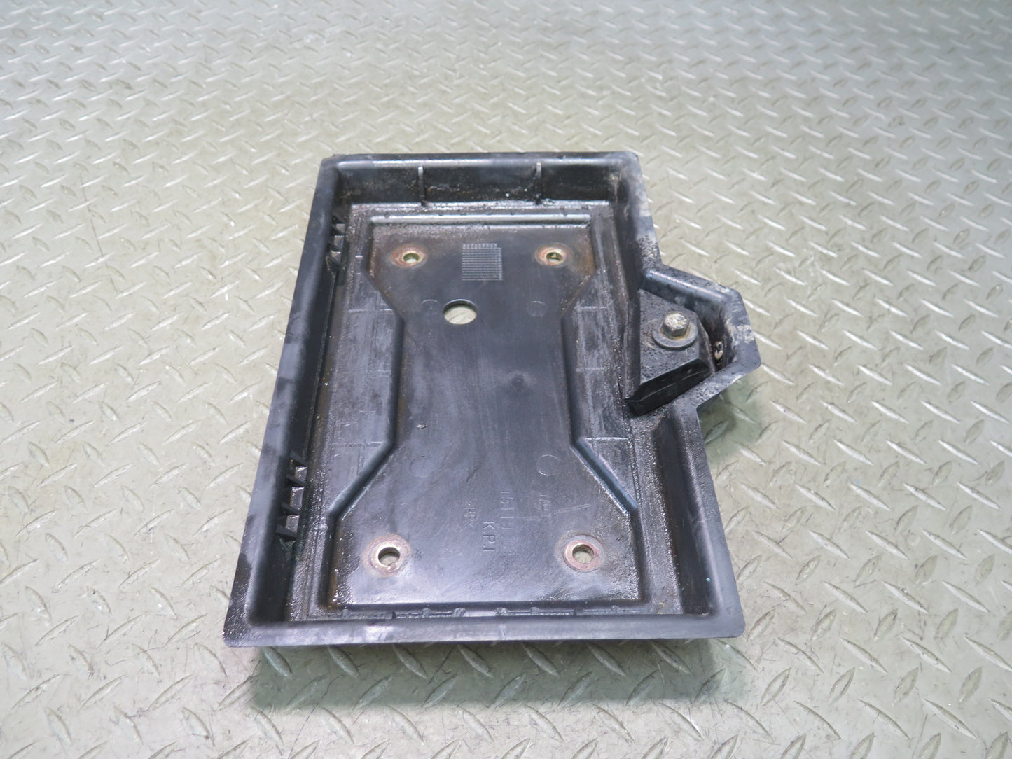 2003-2007 Hummer H2 Battery Tray Bracket Support 15119301