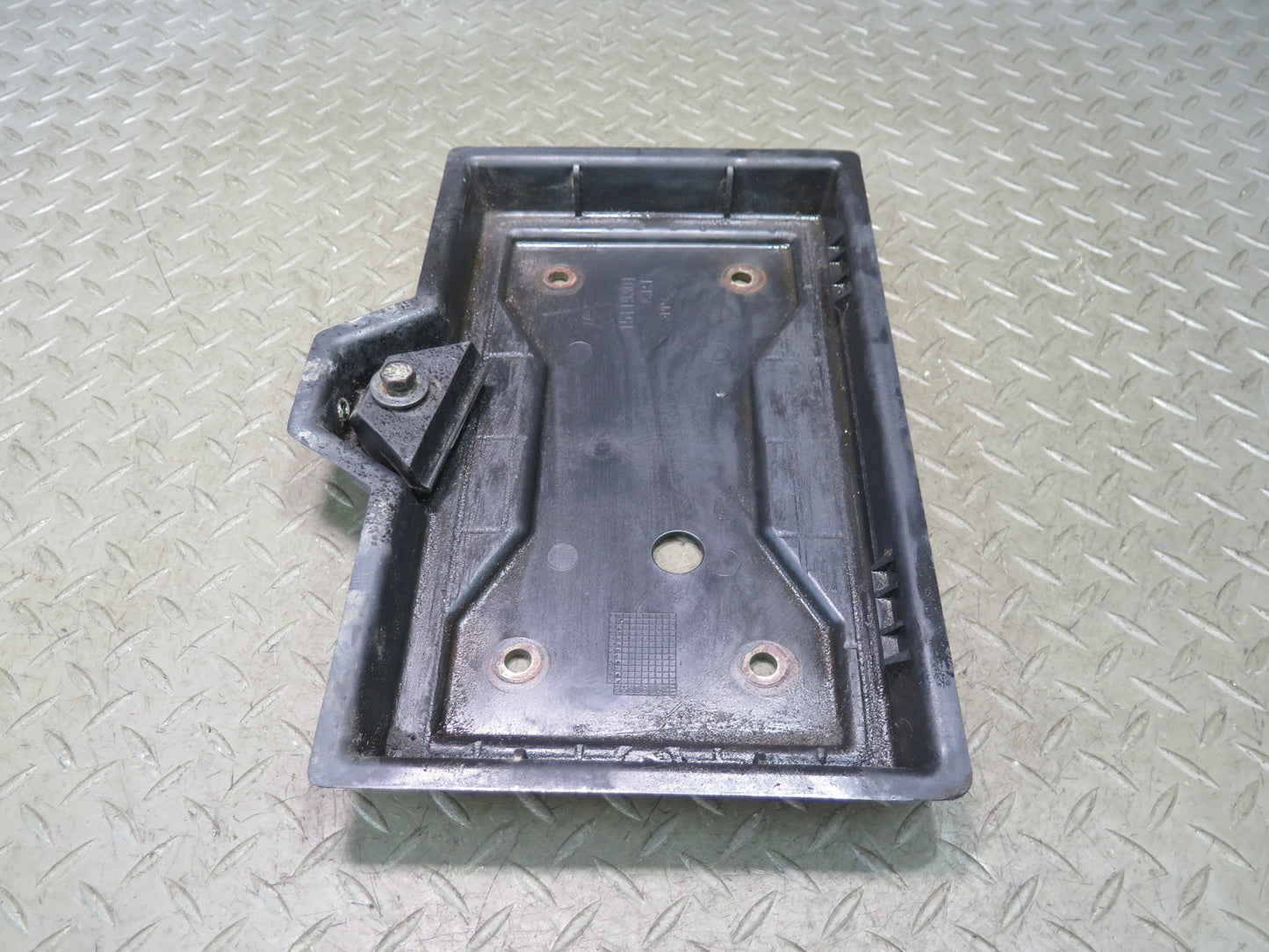 2003-2007 Hummer H2 Battery Tray Bracket Support 15119301