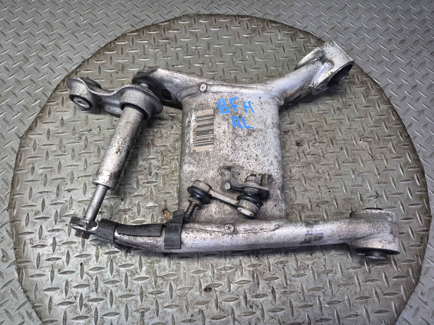 97-03 BMW E39 540i RWD Sedan Rear Left Lower Control Arm w Integral Link OEM
